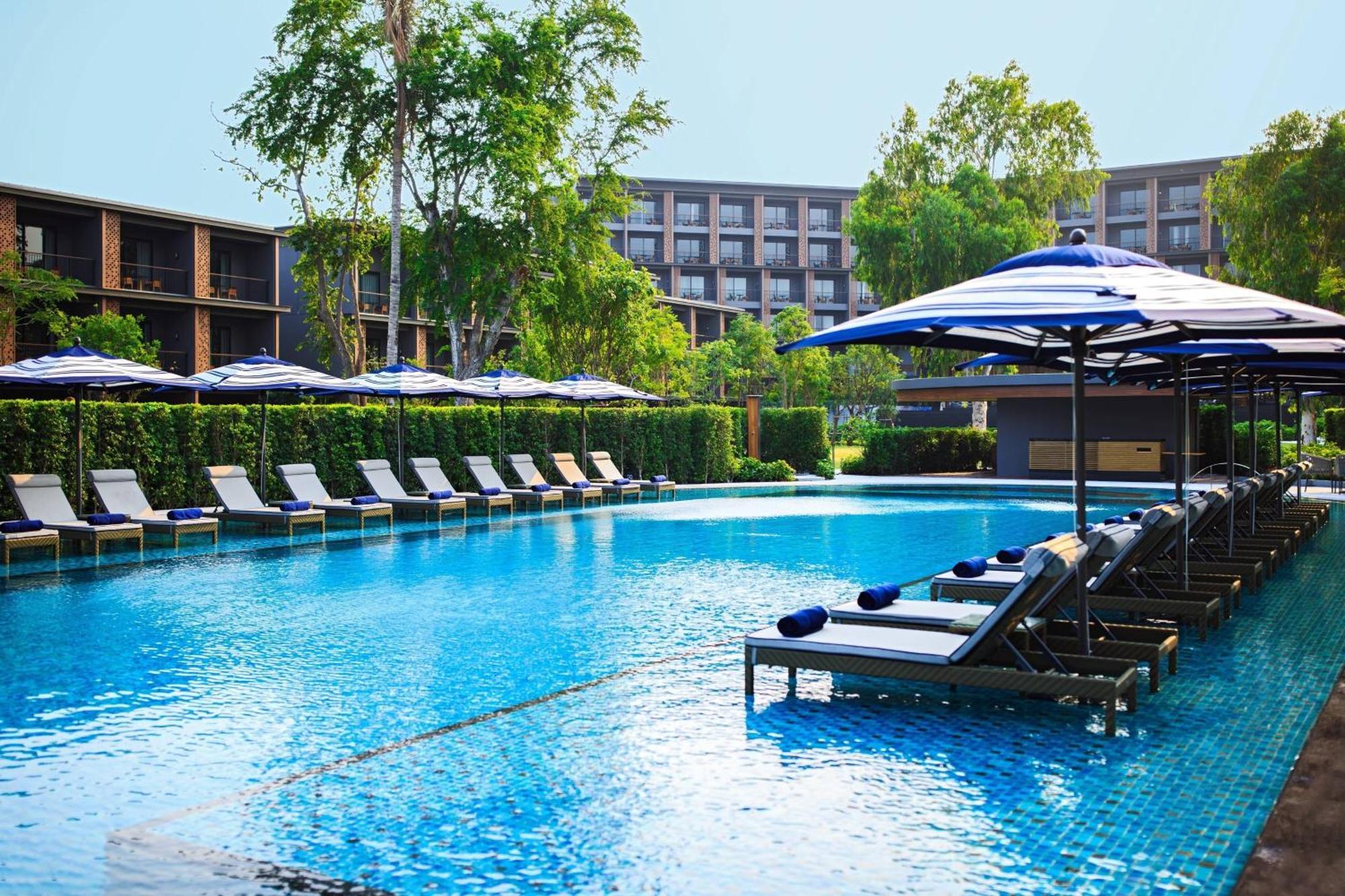 Hua Hin Marriott Resort And Spa Екстер'єр фото The swimming pool at the hotel
