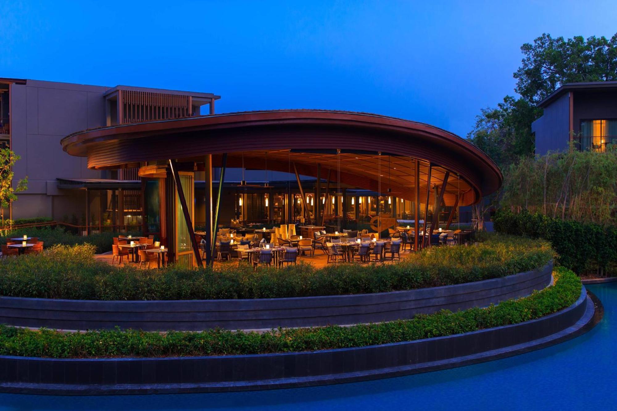 Hua Hin Marriott Resort And Spa Екстер'єр фото The Deck at The Cape
