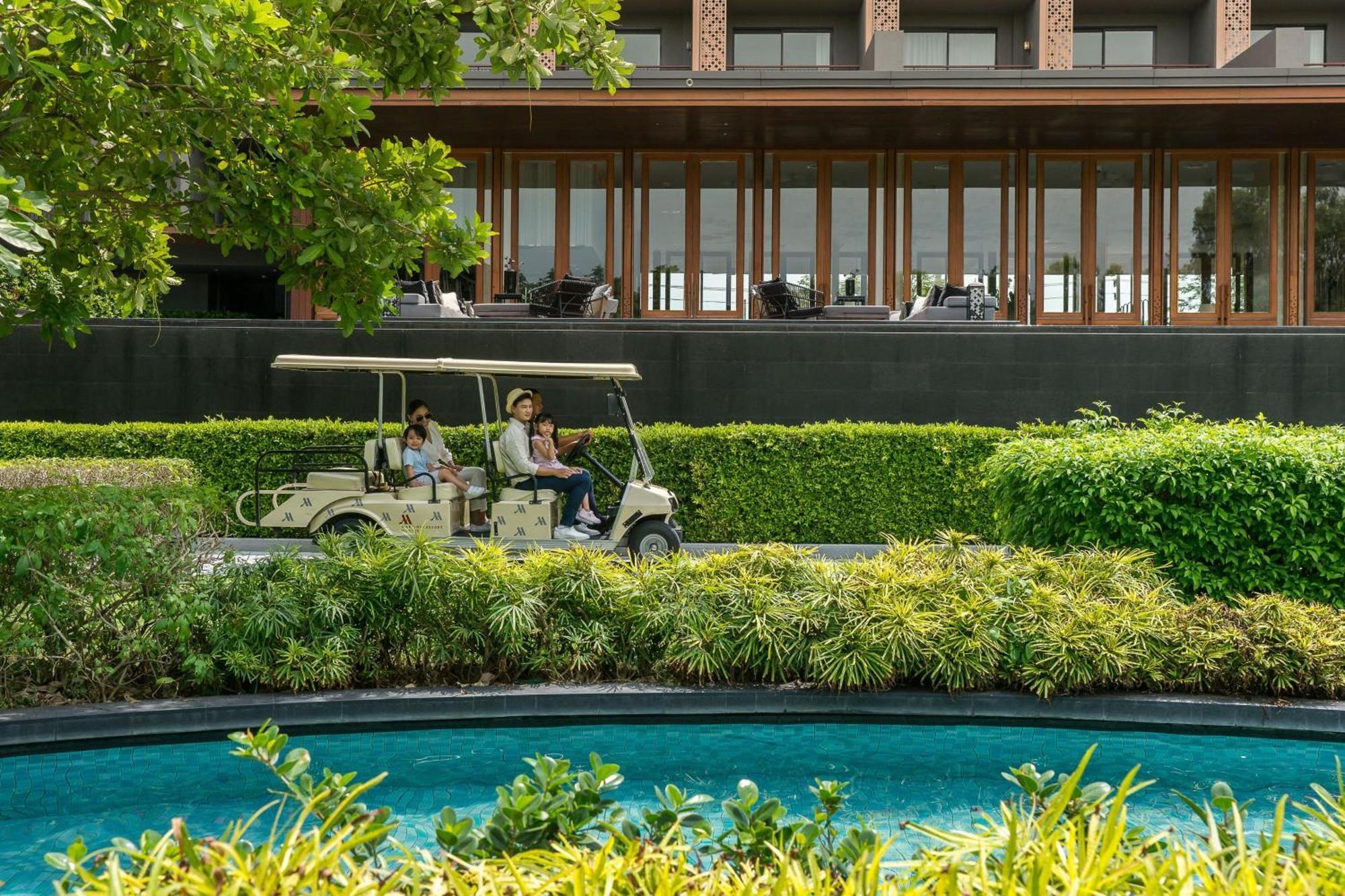 Hua Hin Marriott Resort And Spa Екстер'єр фото The buggy service